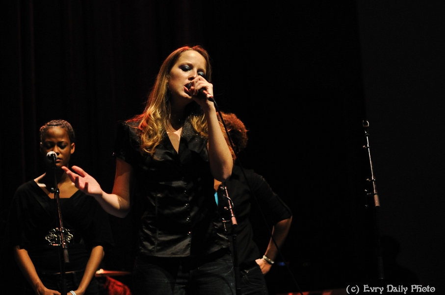 Evry Daily Photo - Telethon Evry 2010 - Concert Evry University Gospel - large - 5243443675.jpg